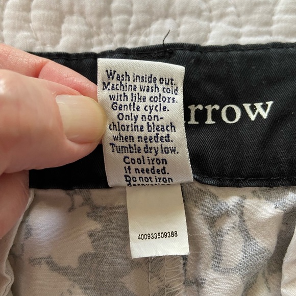 Croft & Barrow Floral Print Capris Black and White Pockets Size 12 - Picture 4 of 11